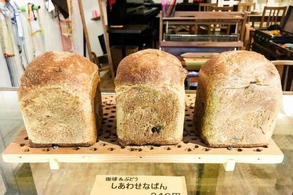 展覧会やライヴも開催。人をつなぐ江古田のパン屋「Vieill Bakerycafe & Gallery」