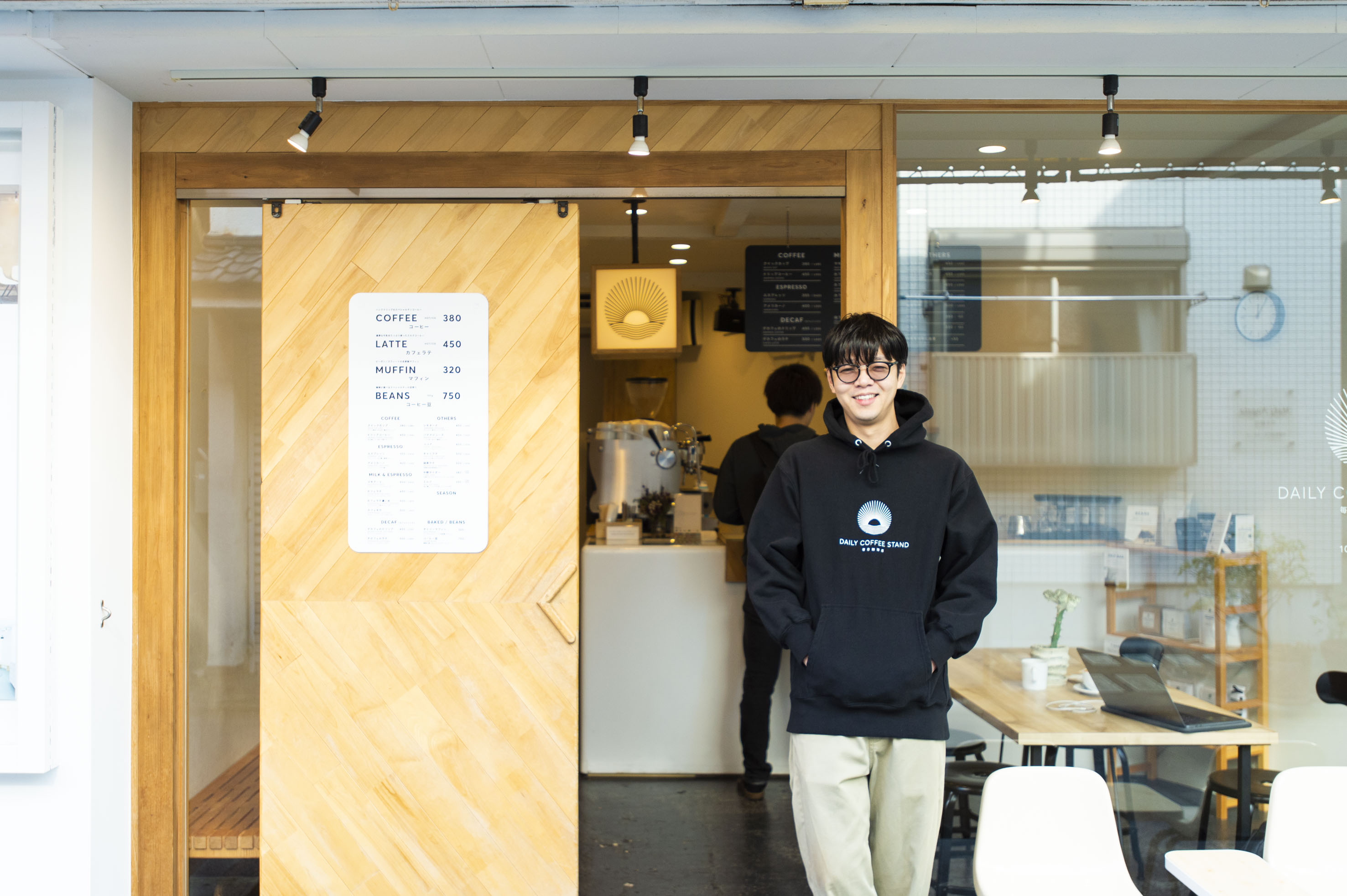 【Hanako w/ Seibu】365日地域の暮らしに寄り添う、野方の〈Daily Coffee Stand〉へ。
