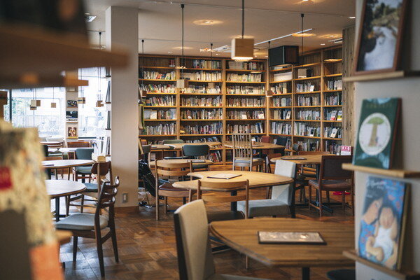 所沢「図書喫茶カンタカ」武蔵野の自然でくつろぐブックカフェ