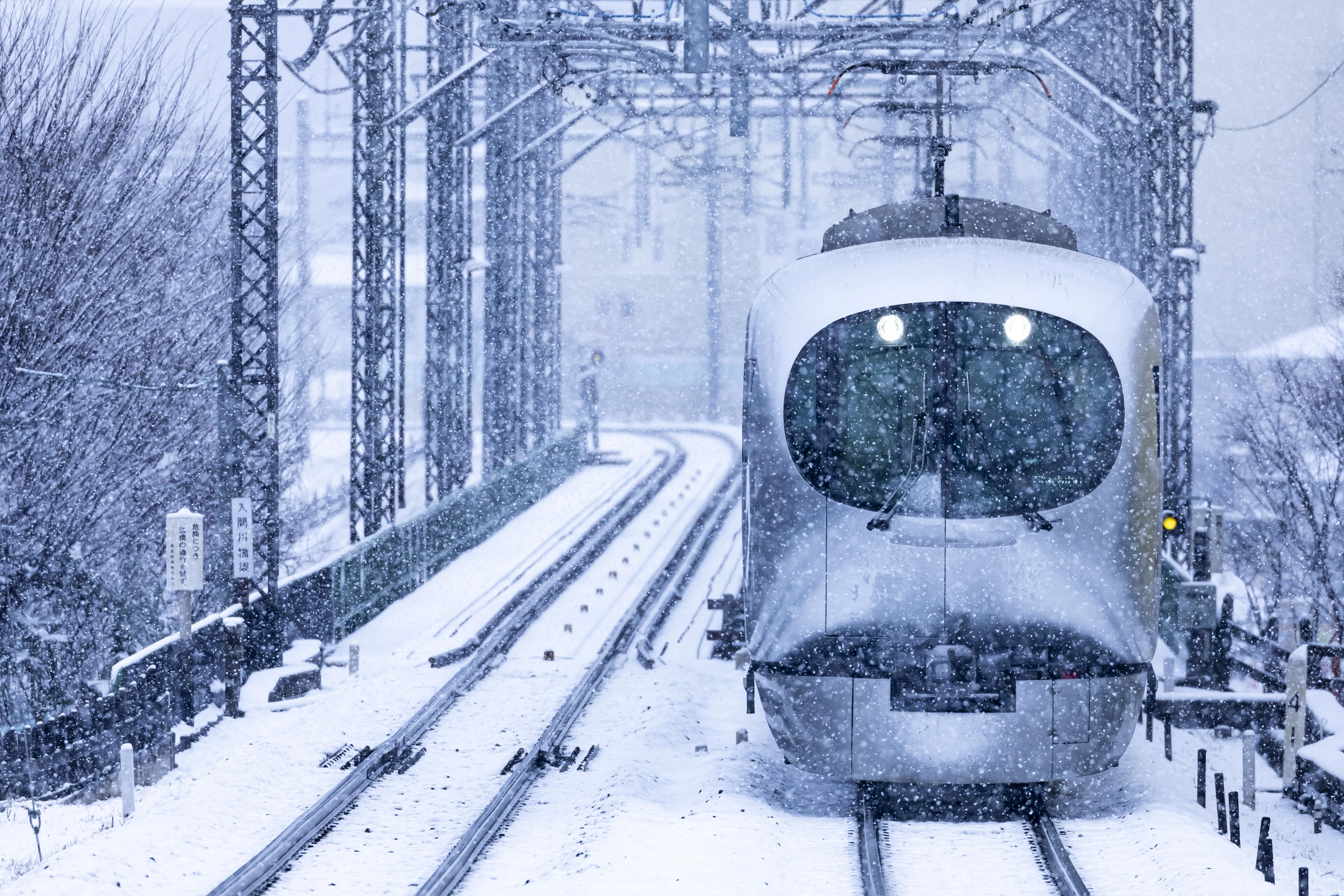 「あしがくぼの氷柱」公開にあわせ一部の特急列車が芦ヶ久保駅に臨時停車します！