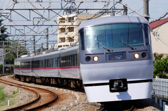 土曜・休日限定！特急レッドアロー号が田無駅に臨時停車します！
