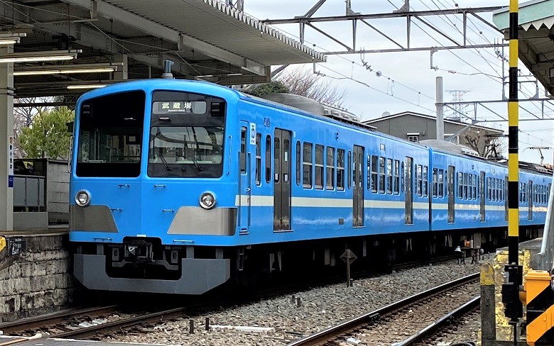 近江鉄道100形「湖風号」カラー電車