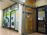 加盟店ステッカーが目印